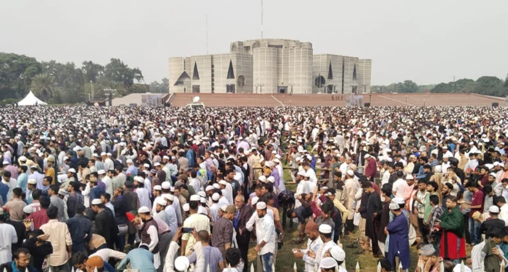 ছবিতে শরিফ ওসমান হাদির জানাজা ও দাফন