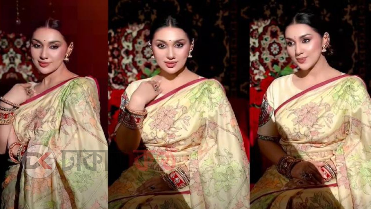 শাড়ির রঙে রঙিন অপু বিশ্বাস