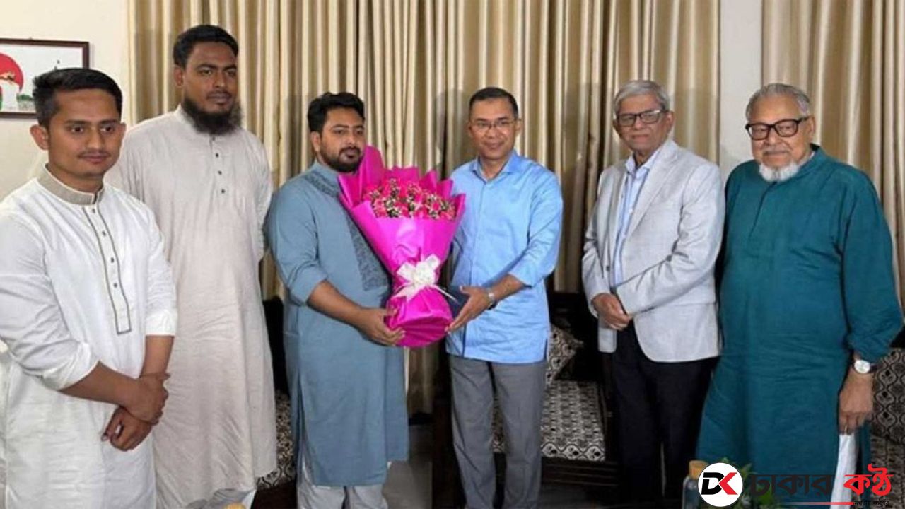 নাহিদ ইসলামের বাসায় তারেক রহমান