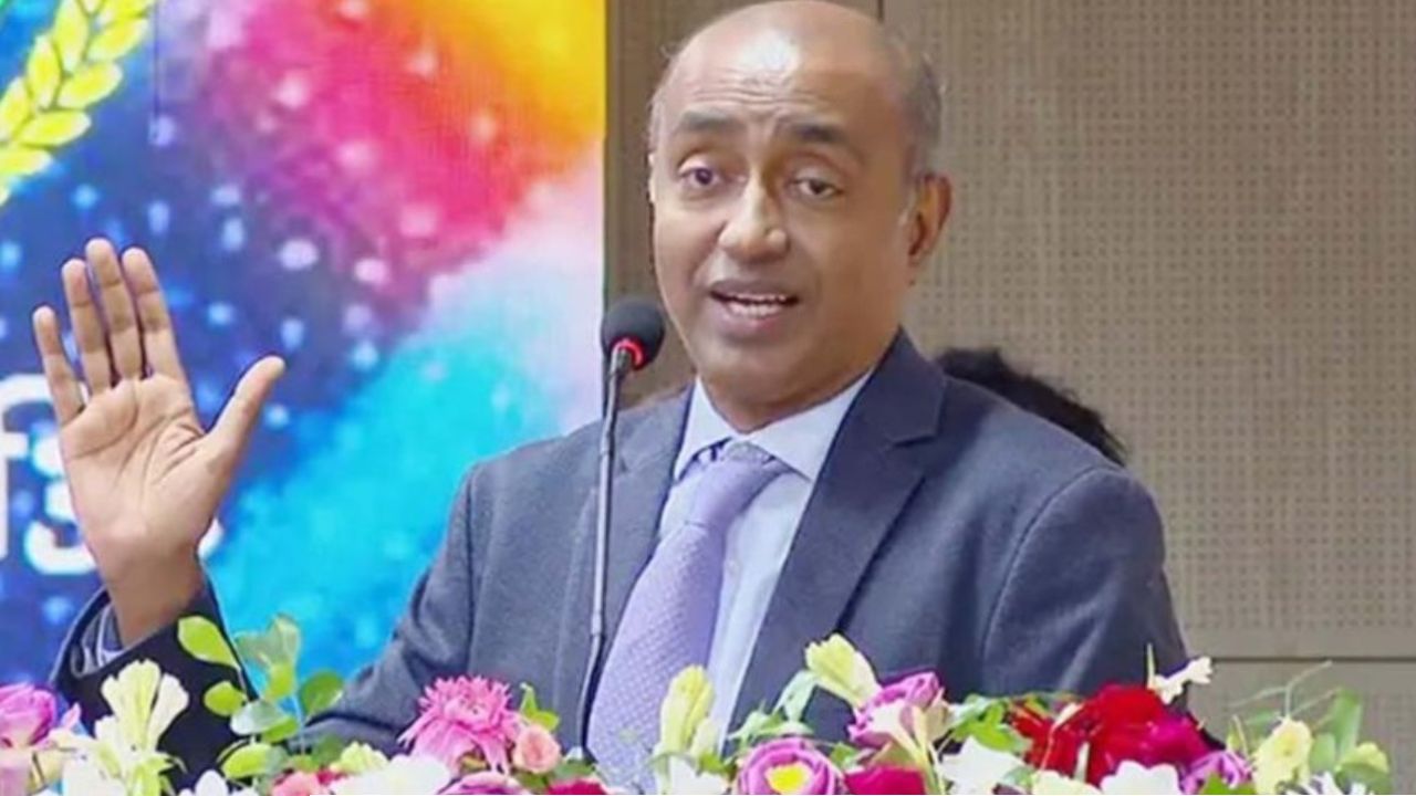 স্বাধীনতা যুদ্ধে জামায়াতে ইসলামী মুক্তিযুদ্ধবিরোধী শক্তি হিসেবে প্রতিষ্ঠিত, এটি একটি ঐতিহাসিক সত্য। আইনমন্ত্রী মো. আসাদুজ্জামানের এই বক্তব্যে আপনি কি একমত?