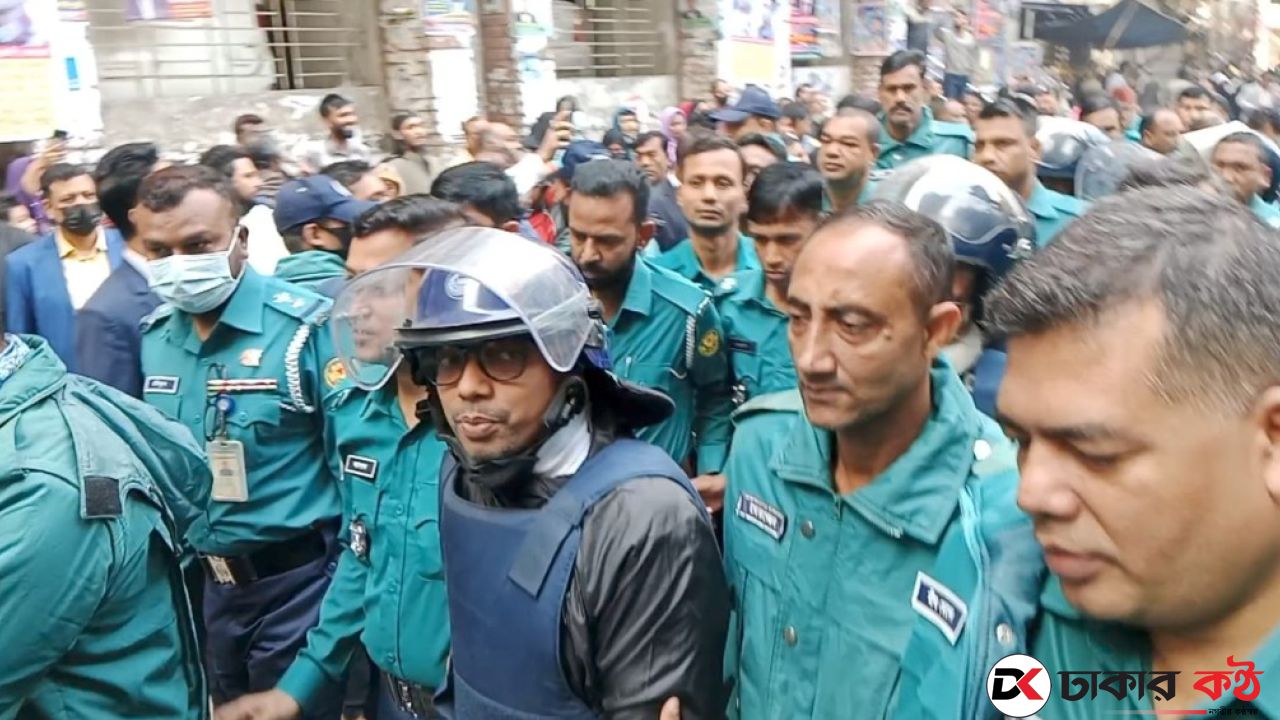 পলকের ঘাড় ও কোমরের ৫টি হাড় সরে গেছে