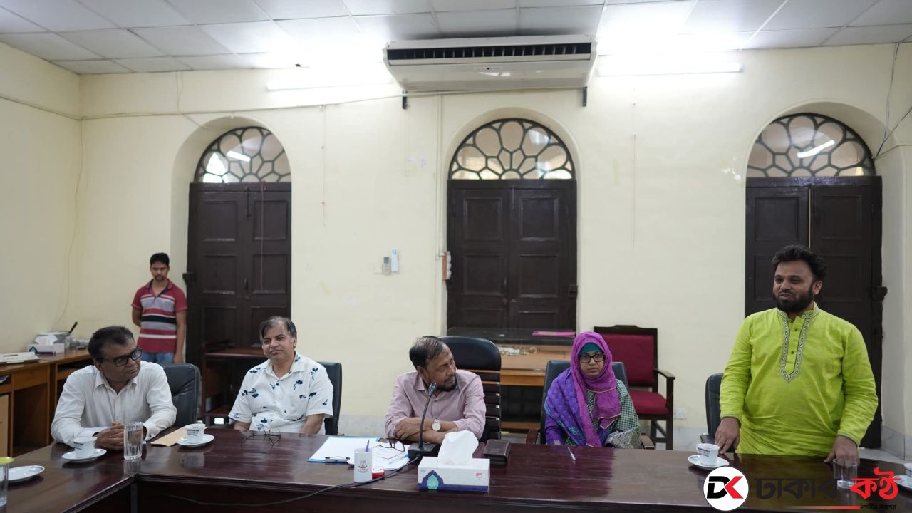 ঈদযাত্রায় শিক্ষার্থীদের পাশে জবি প্রশাসন, চালু হচ্ছে ফ্রি বাস সেবা