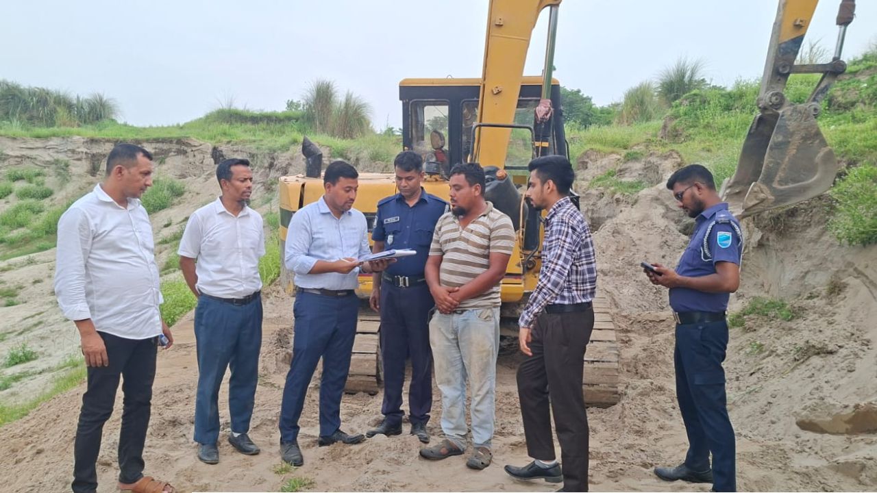 কেরানীগঞ্জে অবৈধভাবে মাটি কাটার অভিযোগে একজনের জরিমানা