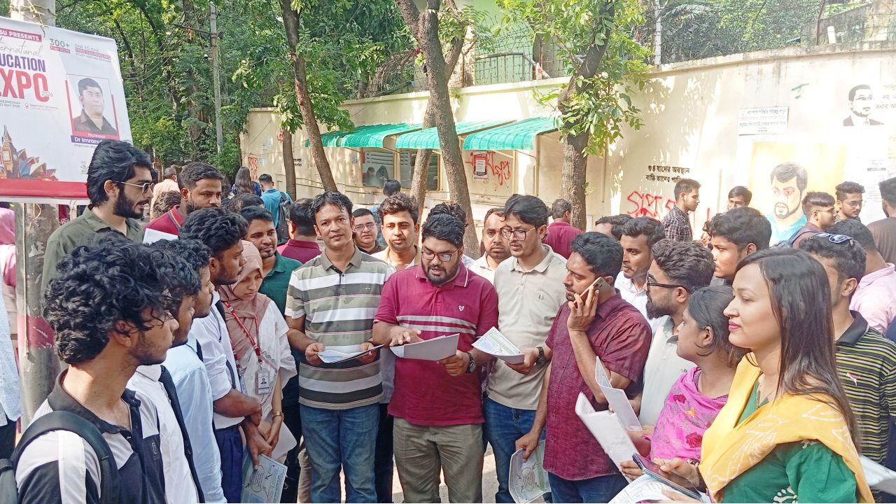 ঈদে শিক্ষার্থীদের বাড়ি ফেরা সহজ করতে জবি ছাত্রদলের ব্যতিক্রমী উদ্যোগ!