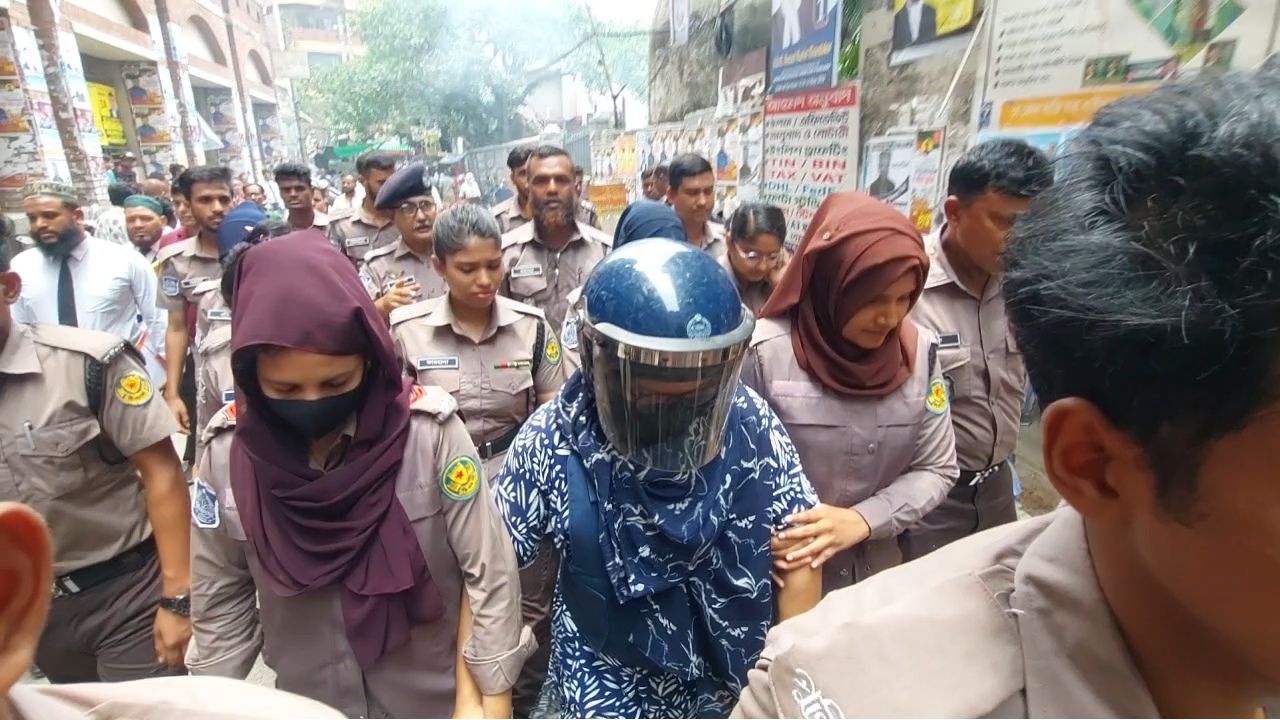 আমার একটা ছোট্ট মেয়ে আছে, এরচেয়ে আমাকে ক্রসফায়ারে মেরে ফেলেন_ সুব্রত বাইনের মেয়ে 