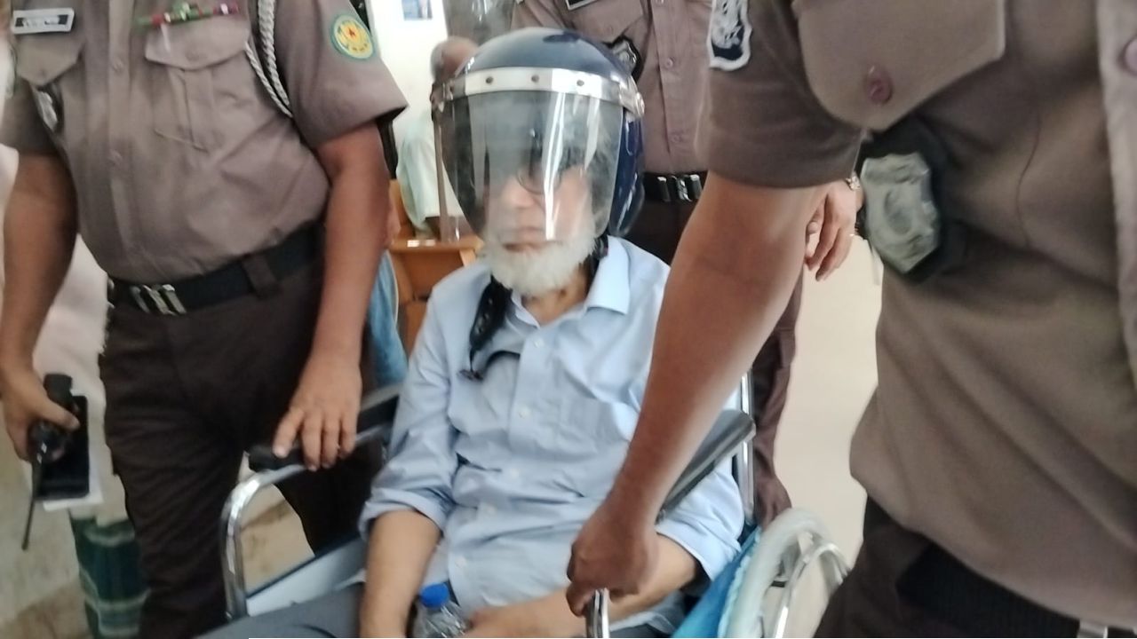 নতুন মামলায় সাবেক প্রধান বিচারপতি খায়রুল হককে গ্রেপ্তার, আটকে গেল কারামুক্তি