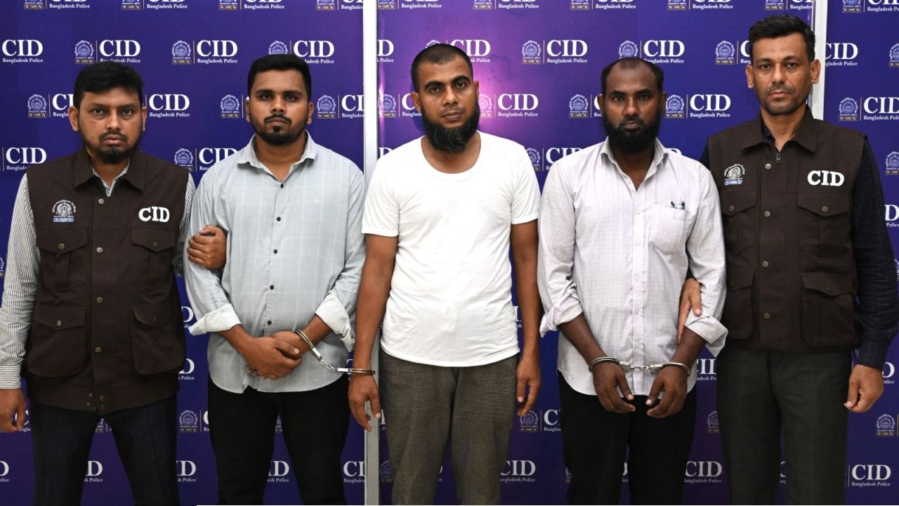 অনলাইন জুয়ার মাধ্যমে অর্থপাচার চক্রের তিন সদস্য গ্রেপ্তার