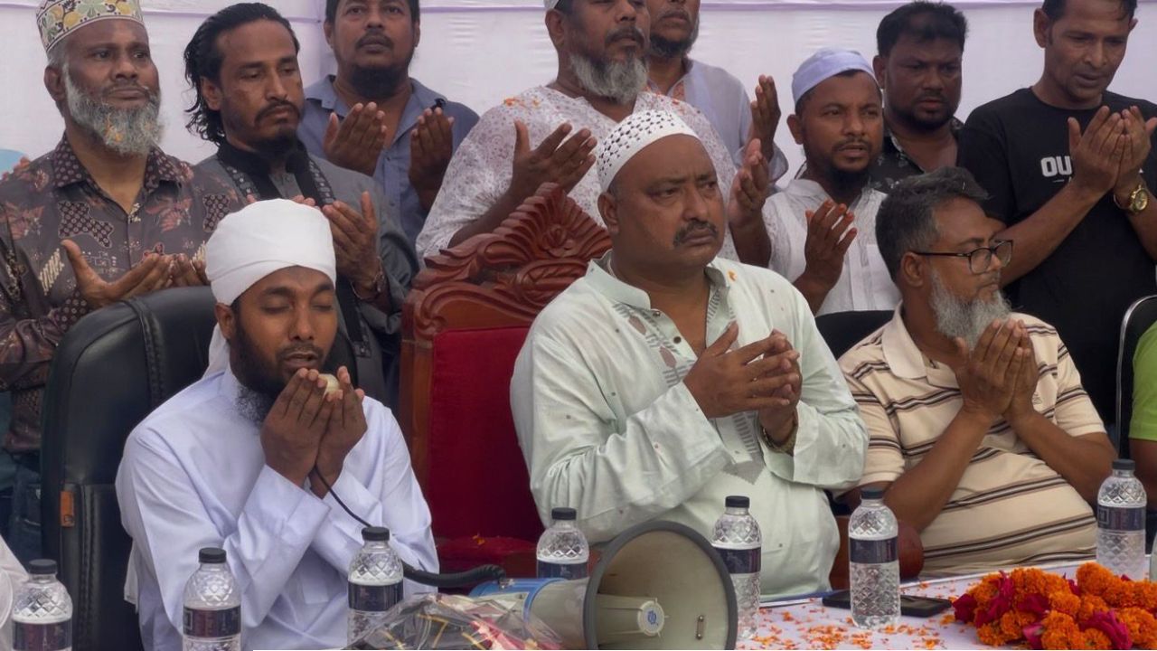 বিএনপির নেতা ইমান উল্লাহ মাস্তানের জন্য সর্বস্তরের মানুষের দোয়া মাহফিল