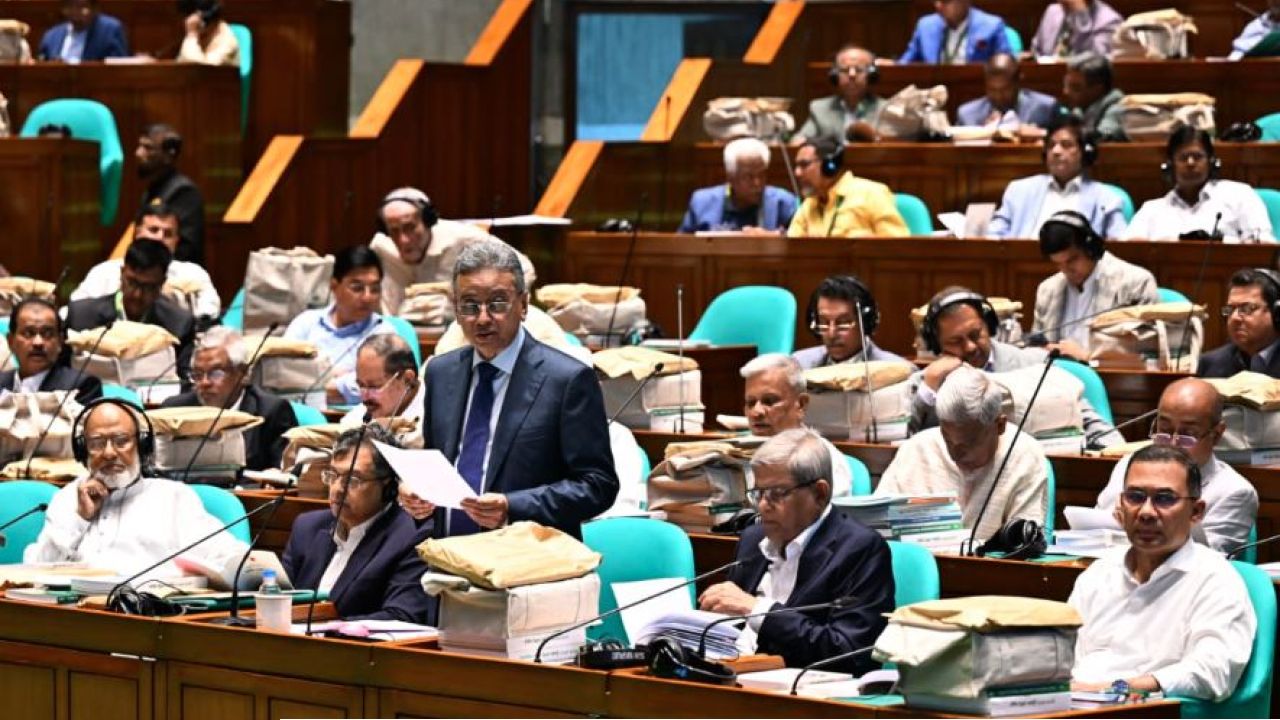 ৯ লাখ ৩৮ হাজার কোটি টাকার বাজেট প্রস্তাব