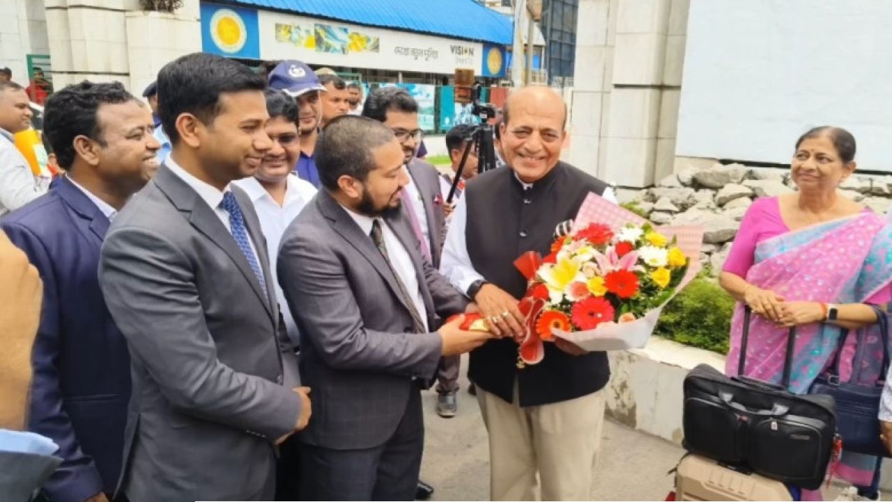 ‘আমরা মিলেমিশে কাজ করব’, বাংলাদেশে এসেই বার্তা ভারতের নতুন হাইকমিশনারের