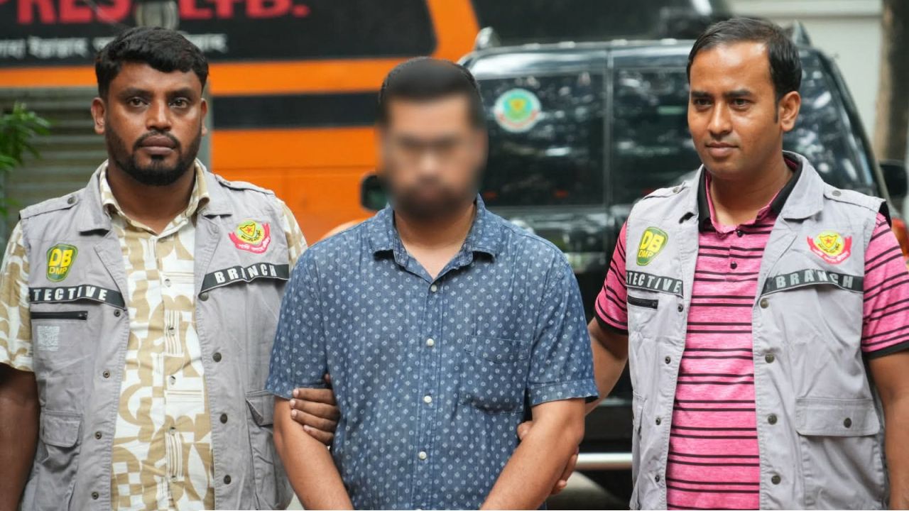 বিনিয়োগ প্রতারণা: ডিবির জালে সাবেক ভূমিমন্ত্রীর পেজ এডমিন