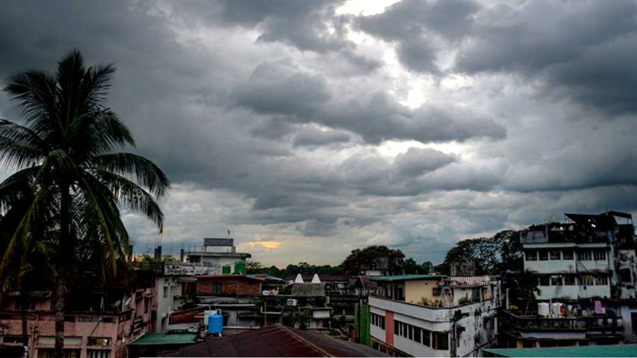 ঢাকার আকাশে আংশিক মেঘলা,বজ্র-বৃষ্টির আভাস