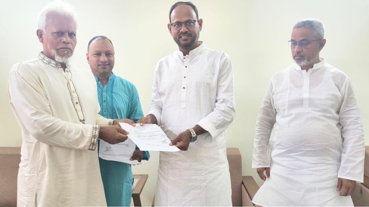 টাঙ্গাইলে বিভিন্ন ধর্মীয় প্রতিষ্ঠানে ৫০ লাখ টাকার সরকারি অনুদান বিতরণ