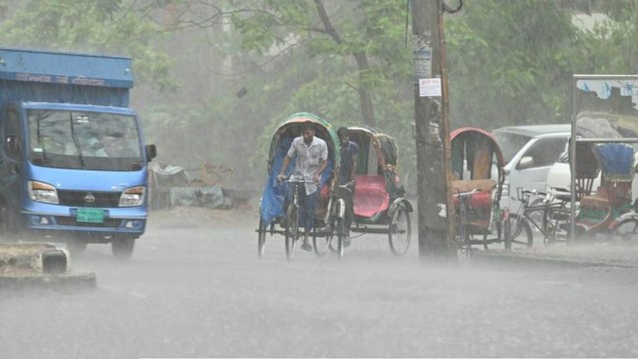 সকাল ৯টার মধ্যে ঢাকাসহ ১৫ জেলায় বজ্রবৃষ্টির শঙ্কা