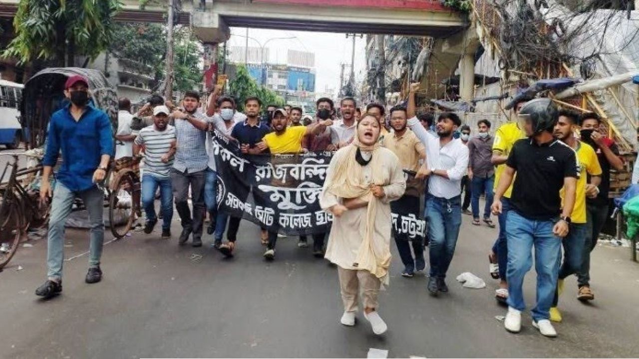 চট্টগ্রামে ঝটিকা মিছিল: ছাত্রলীগের ছয় নেতাকর্মী গ্রেপ্তার, সন্ত্রাসবিরোধী আইনে মামলা