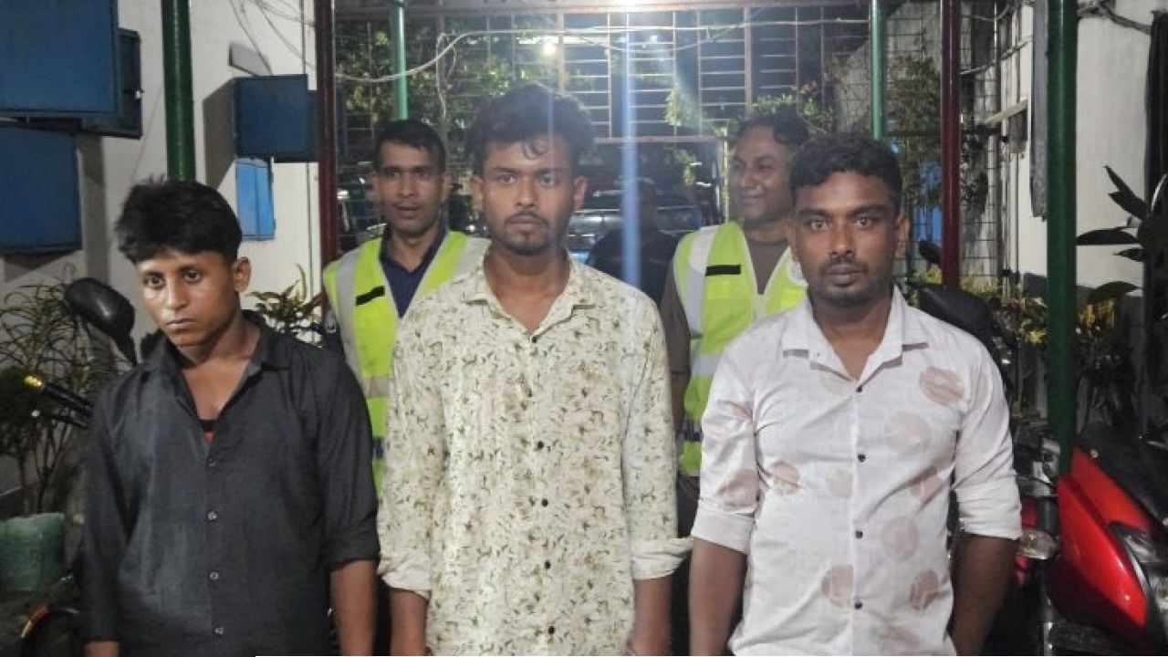 কেরানীগঞ্জের ঝিলমিল এলাকায় ১৯ স্বর্ণের বারসহ তিনজন আটক
