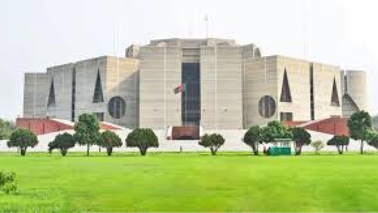 সংসদে ফাটল ও চুইয়ে পড়ে বৃষ্টির পানি, স্পিকারের দৃষ্টি আকর্ষণ
