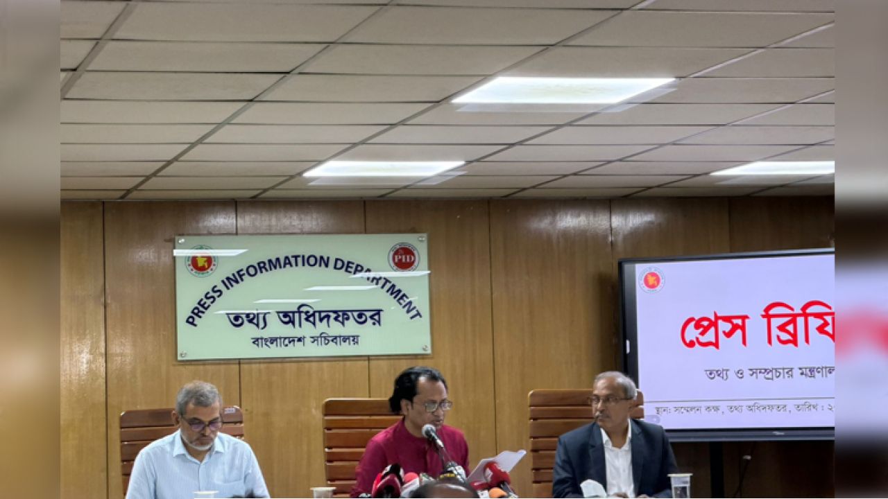 বিচার শেষ না হওয়া পর্যন্ত আ.লীগ নিষিদ্ধ: তথ্য উপদেষ্টা