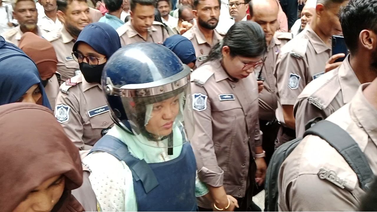 হত্যাচেষ্টা মামলায় কণ্ঠশিল্পী মমতাজকে গ্রেপ্তার দেখালেন আদালত