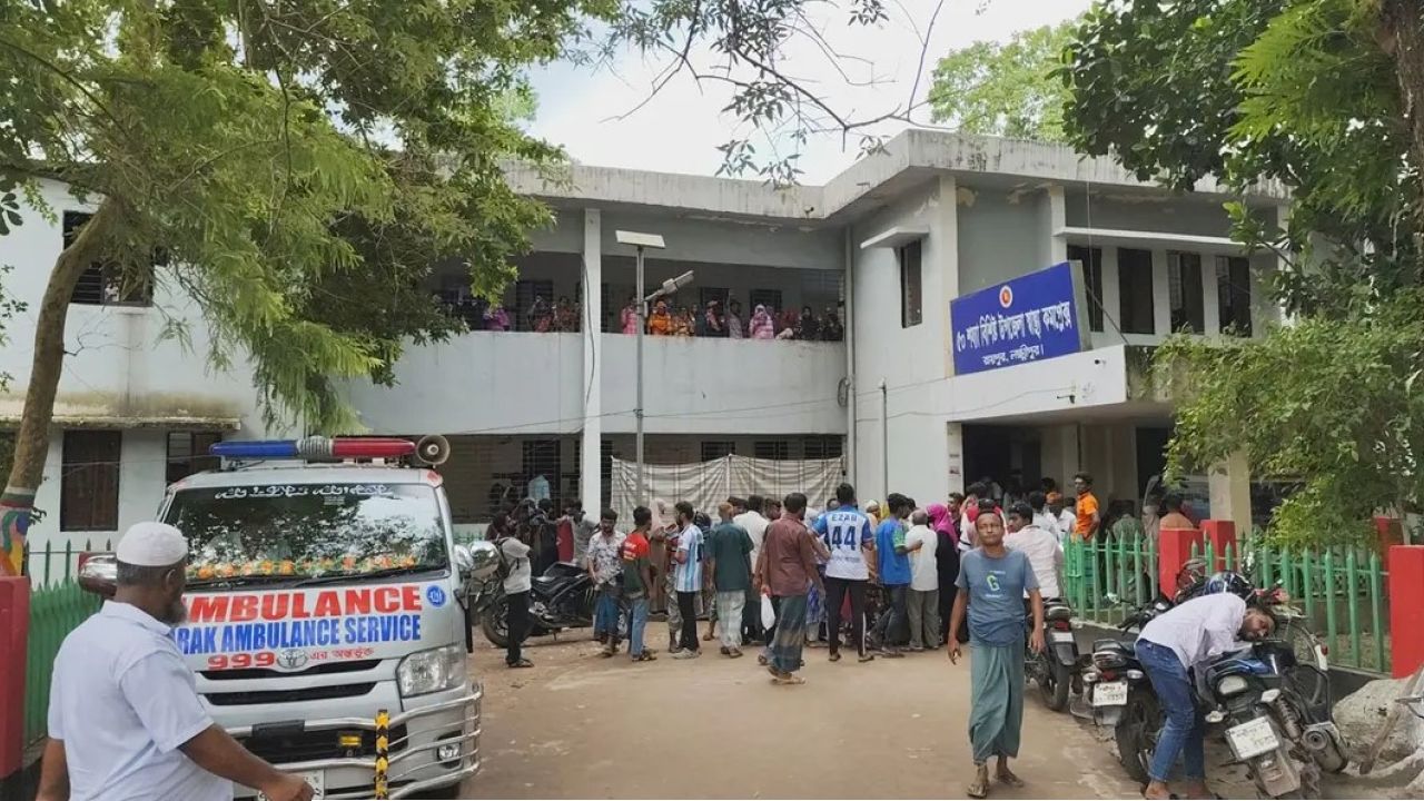 লক্ষ্মীপুরে তিন মেয়েসহ মাকে কুপিয়ে হত্যা, গণপিটুনিতে নিহত ঘাতক