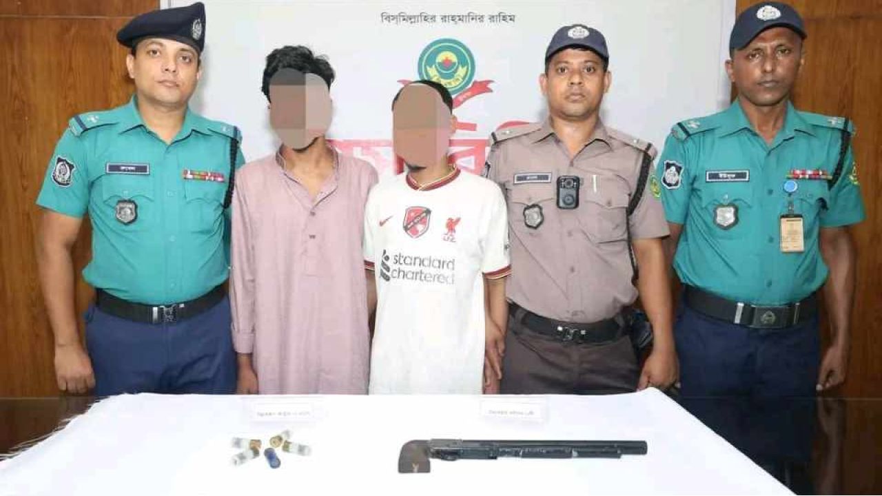 চট্টগ্রামে শর্টগান ও পাঁচ রাউন্ড কার্তুজসহ গ্রেপ্তার ২ জন