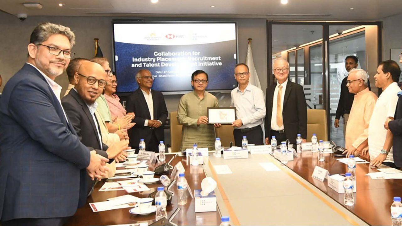 দেশে বিনিয়োগ বাড়াতে ধারাবাহিক সংস্কার চলছে: বাণিজ্যমন্ত্রী