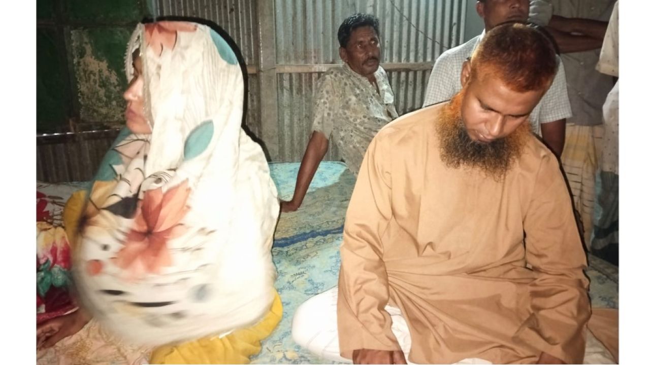 ‘আপত্তিকর অবস্থায়’ মসজিদের ইমাম আটক, নারীর দাবি বিয়ে!