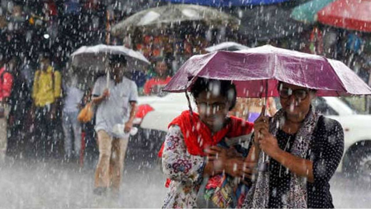 ঢাকায় মুষলধারে ঝরবে বৃষ্টি, কমবে তাপমাত্রা
