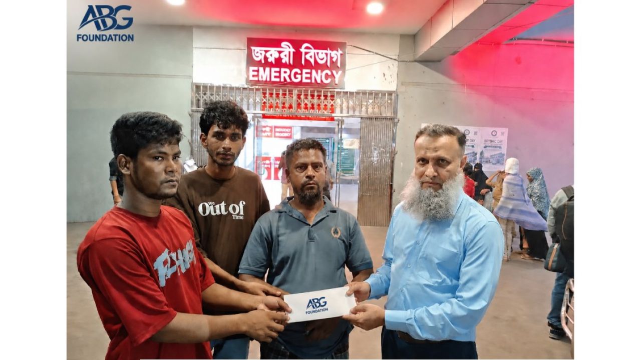 দগ্ধ রাকিবের চিকিৎসায় আনভীর বসুন্ধরা গ্রুপ ফাউন্ডেশনের সহায়তা 