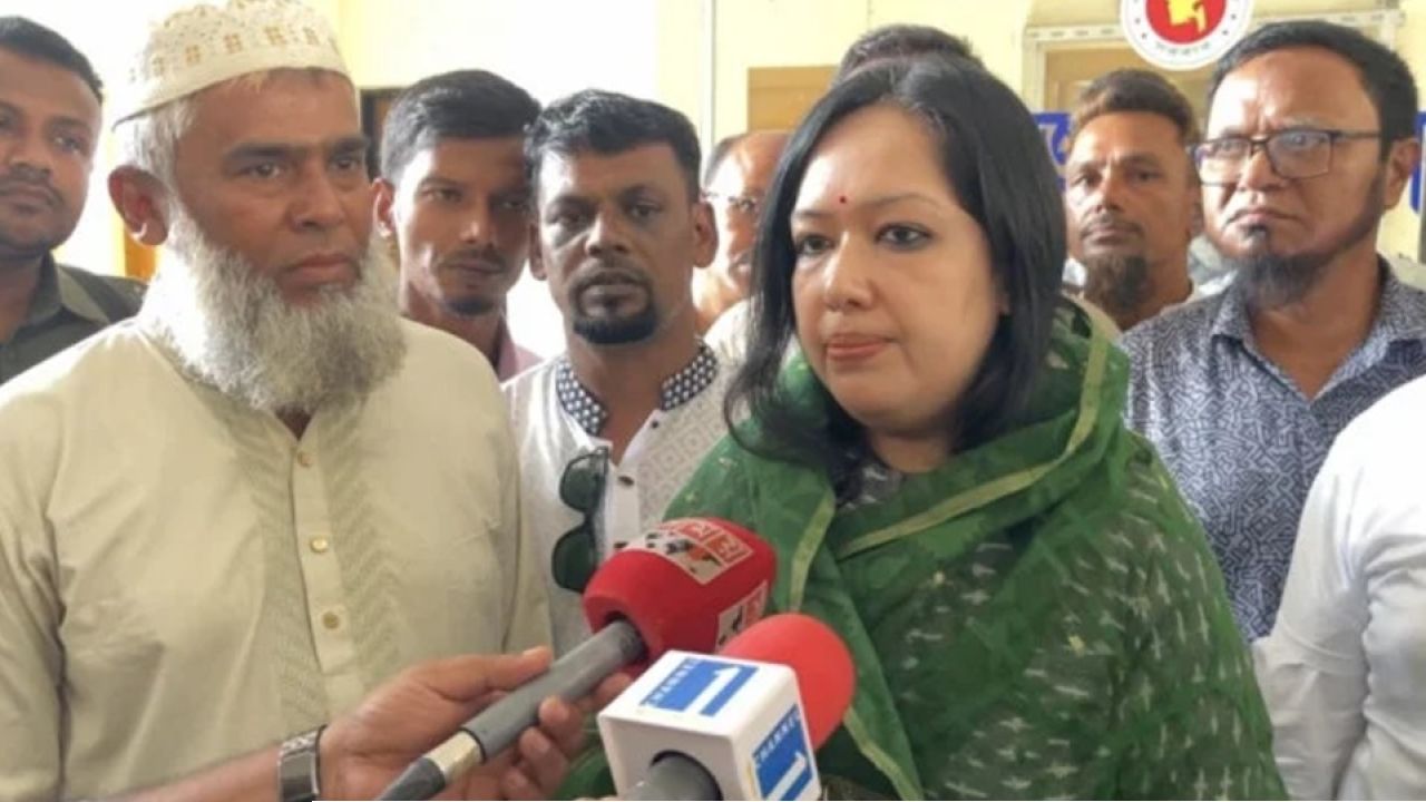 শেখ হাসিনার দেশে ফিরতে আইনগত বাধা নেই: রুমিন ফারহানা