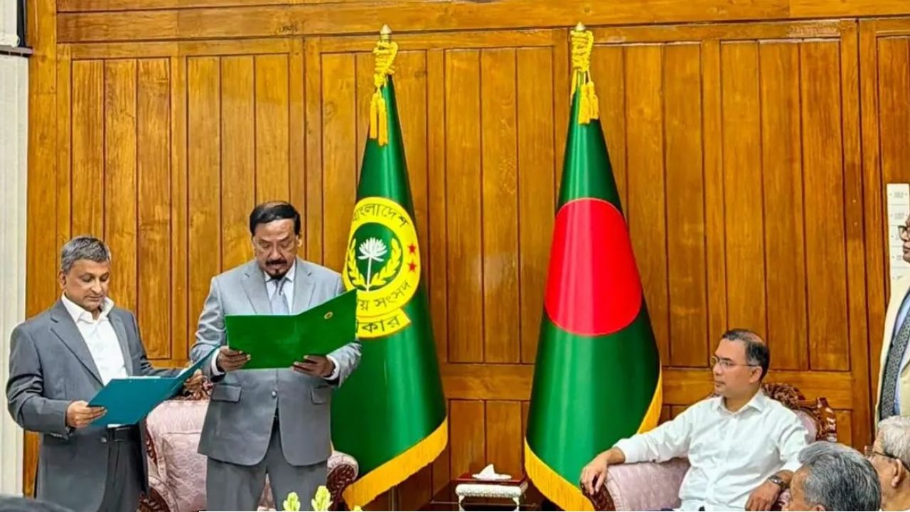প্রধানমন্ত্রীর উপস্থিতিতে সংসদ সদস্য হিসেবে শপথ সারোয়ারের