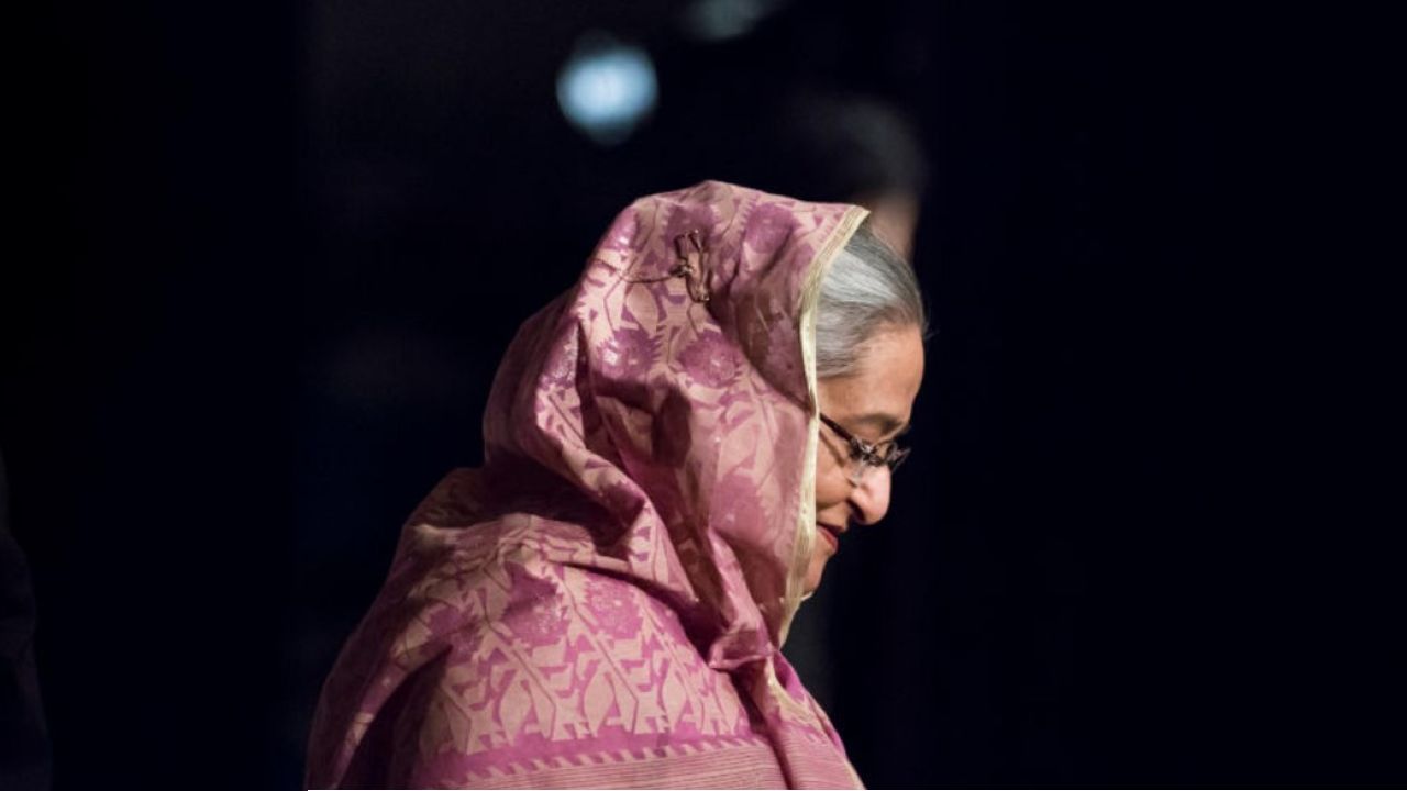 ডিসেম্বরে দেশে ফিরে আত্মসমর্পণ করবেন শেখ হাসিনা