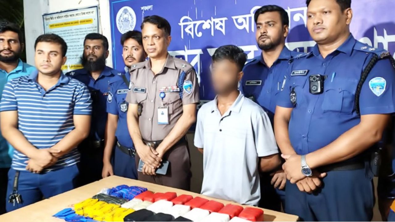 সেন্টমার্টিন স্লিপার বাস থেকে ৯২ হাজার ইয়াবা উদ্ধার 