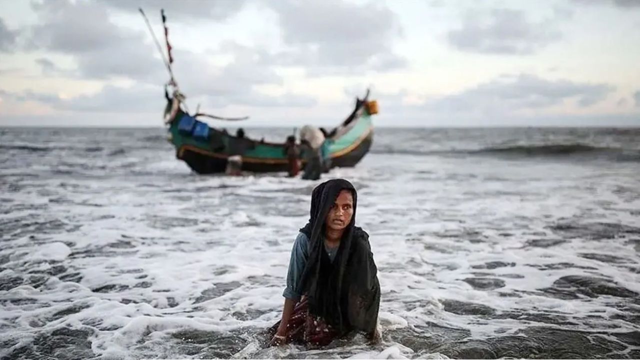 বঙ্গোপসাগরে দুই নৌকাডুবি, প্রাণ গেল ৫৩০ রোহিঙ্গার