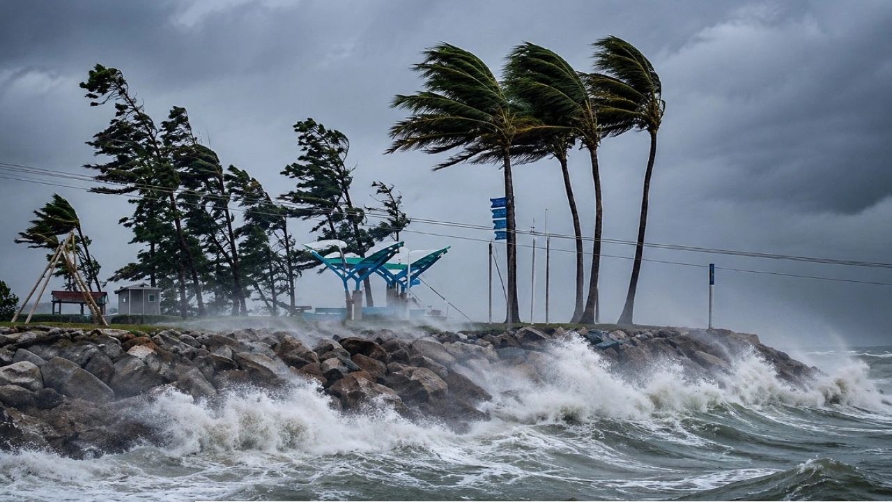 ঢাকায় বজ্রবৃষ্টির আভাস, দুপুরের মধ্যে ১৭ অঞ্চলে ঝড় 