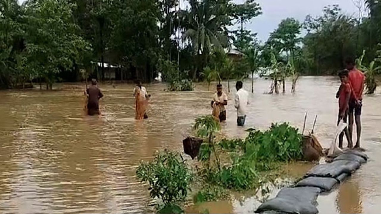 আসামে ভয়াবহ বন্যা: ১৬ জেলায় ১০ প্রাণহানি