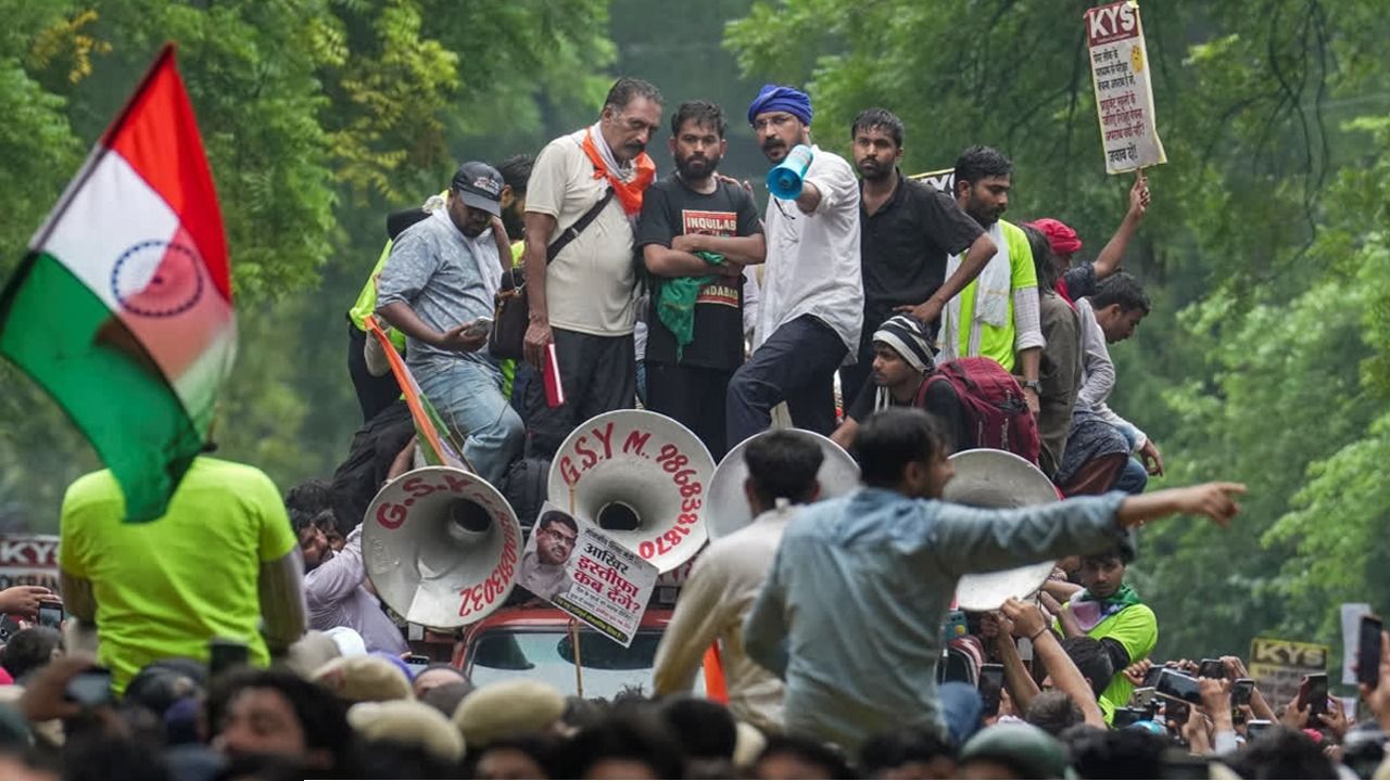 শিক্ষামন্ত্রীর পদত্যাগেও থামছে না আন্দোলন, নতুন ঘোষণা সিজেপির