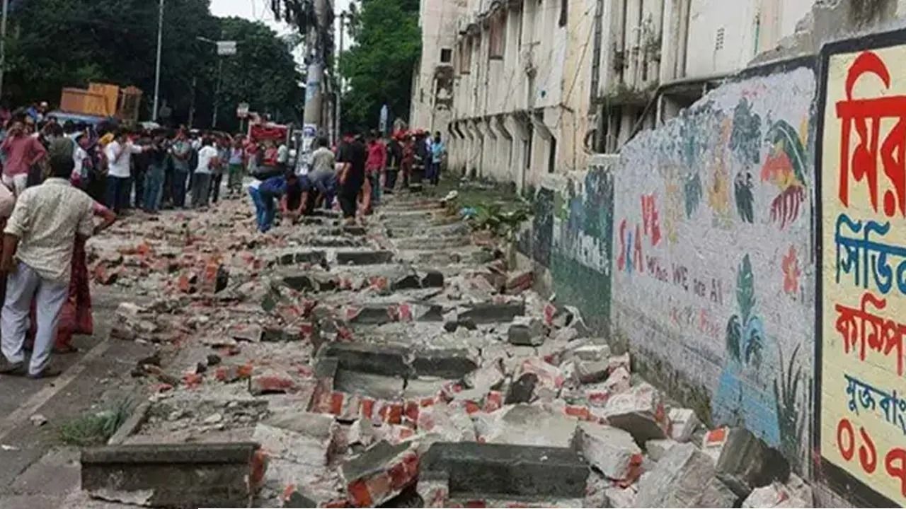 রাজধানীতে দেয়াল ধসের মর্মান্তিক ঘটনা, নিহত ২, আহত ৬
