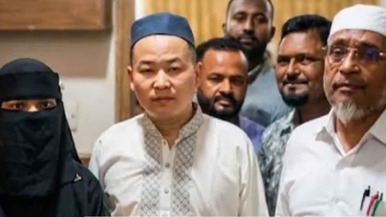 প্রেমের টানে নেত্রকোনায় চীনা নাগরিক, ধর্মান্তরিত হয়ে করলেন বিয়েও