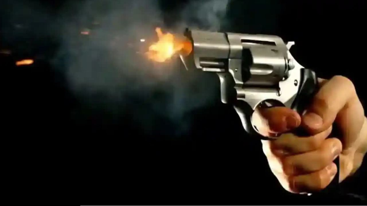 গাজিপুরে দিনে-দুপুরে গোলাগুলি, এলাকায় আতঙ্ক!