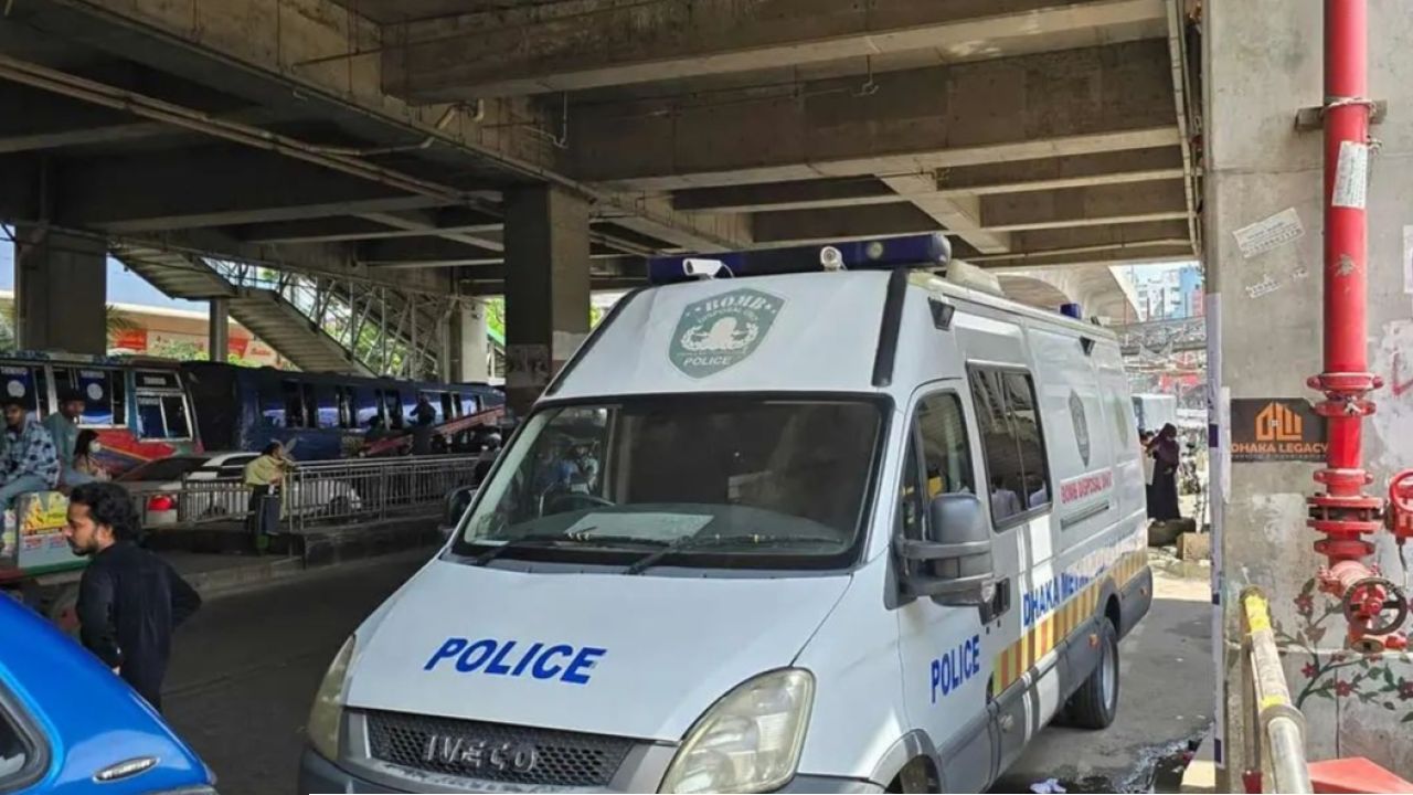 রাজধানীর দুই মেট্রো স্টেশনে বোমা আতঙ্ক, ফার্মগেটে মেলেনি কিছু