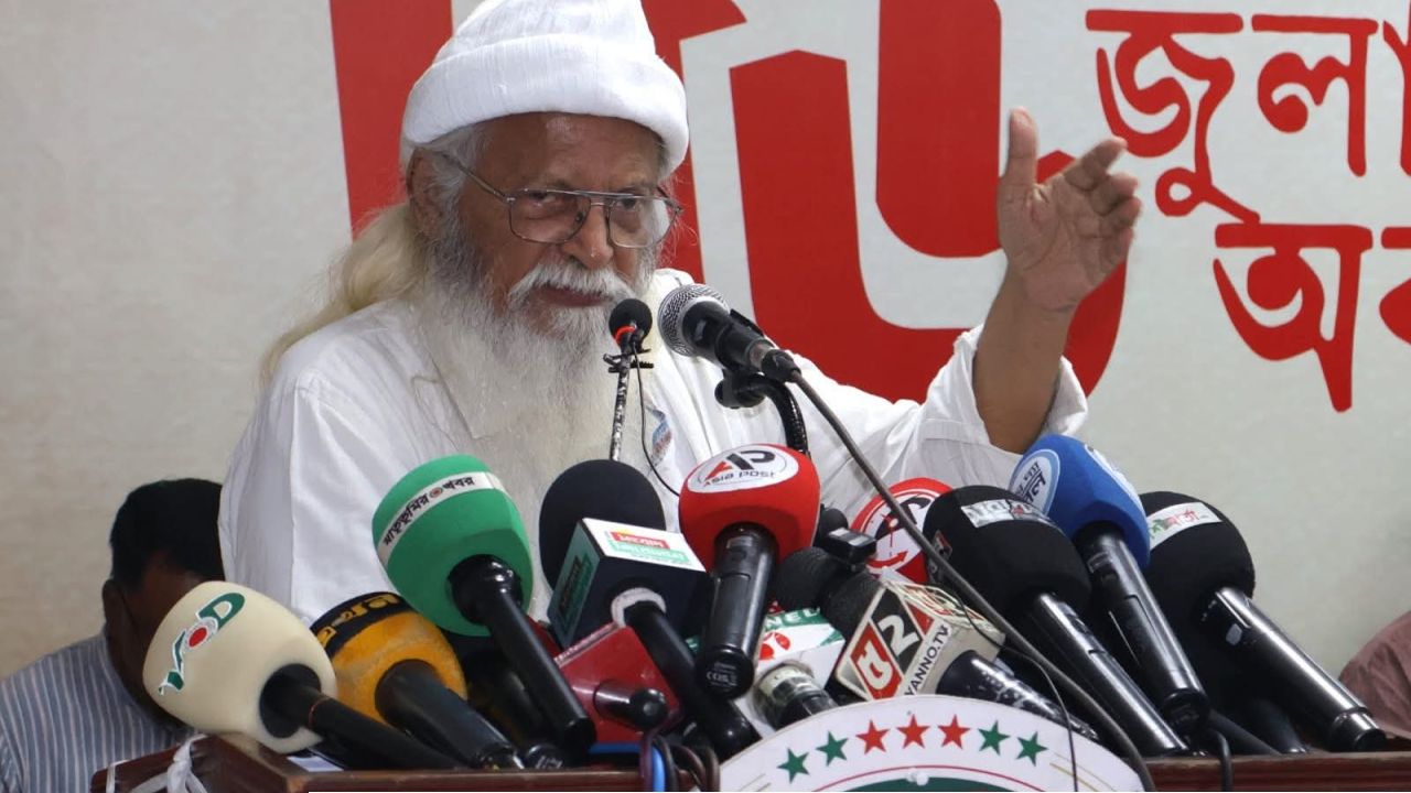 ‘ফ্যাসিবাদ বিলোপ চাইলে ৭২’র সংবিধান বাতিল করতে হবে’: ফরহাদ মজহার