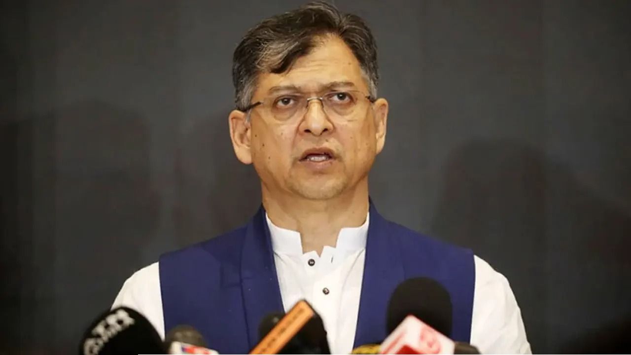 বারবার সংকট এড়াতে সংবিধান সংস্কারের উদ্যোগ সরকারের