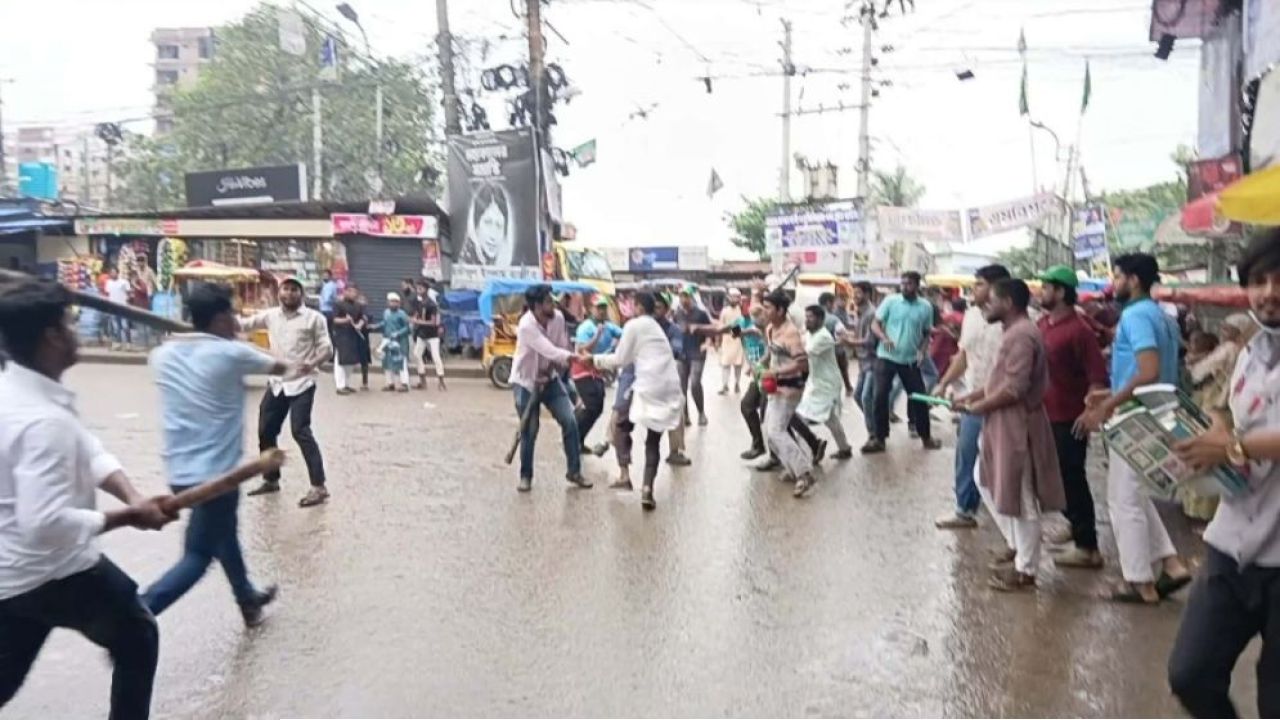 নারায়ণগঞ্জে ছাত্রদল-শিবির সংঘর্ষ, আহত অন্তত ৫