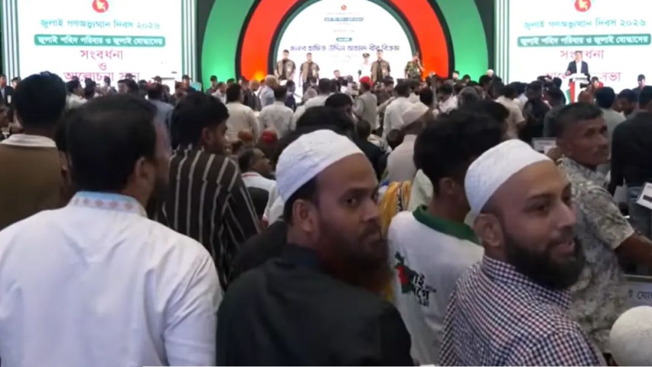 রাষ্ট্রপতির উপস্থিতিতে বিক্ষোভ, জুলাই ডকুমেন্টারি পুনর্গঠনের আশ্বাস