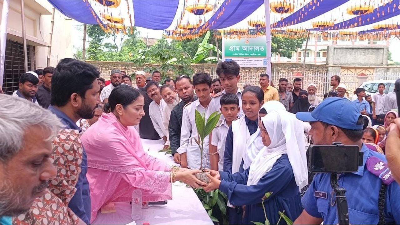 ‘সমাজ ও দেশকে এগিয়ে নিতে প্রধানমন্ত্রীর উপহার পৌঁছে যাচ্ছে জনগণের মাঝে’—নিপুন রায় চৌধুরী