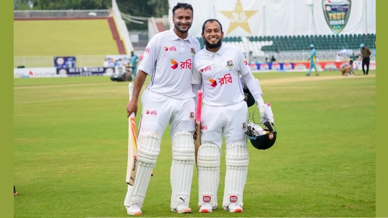 সাকিবকে ছাড়িয়ে নতুন রেকর্ড মুশফিকের