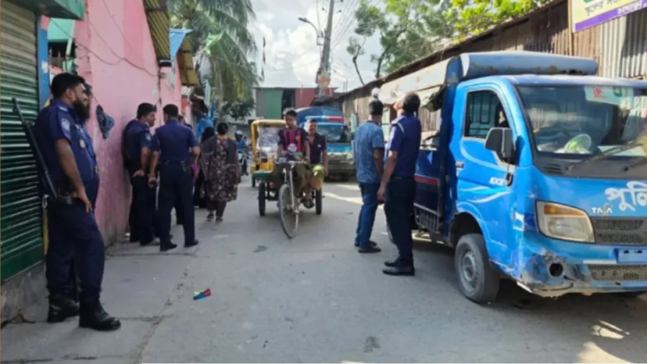 মাদক কারবারিদের সঙ্গে পুলিশের বন্দুকযুদ্ধ, আহত ৪
