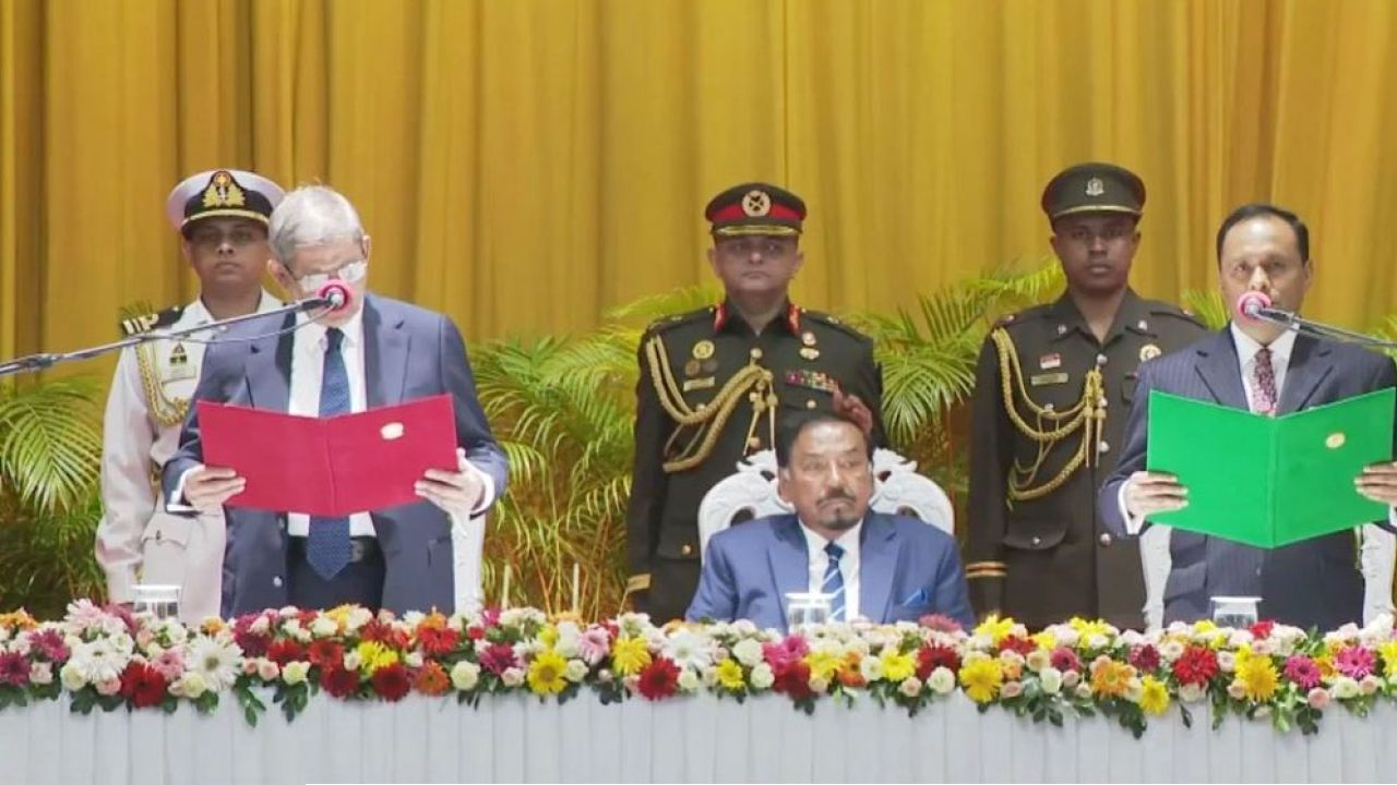 বঙ্গভবনে নতুন অধ্যায়, রাষ্ট্রপতির শপথ নিলেন মির্জা ফখরুল