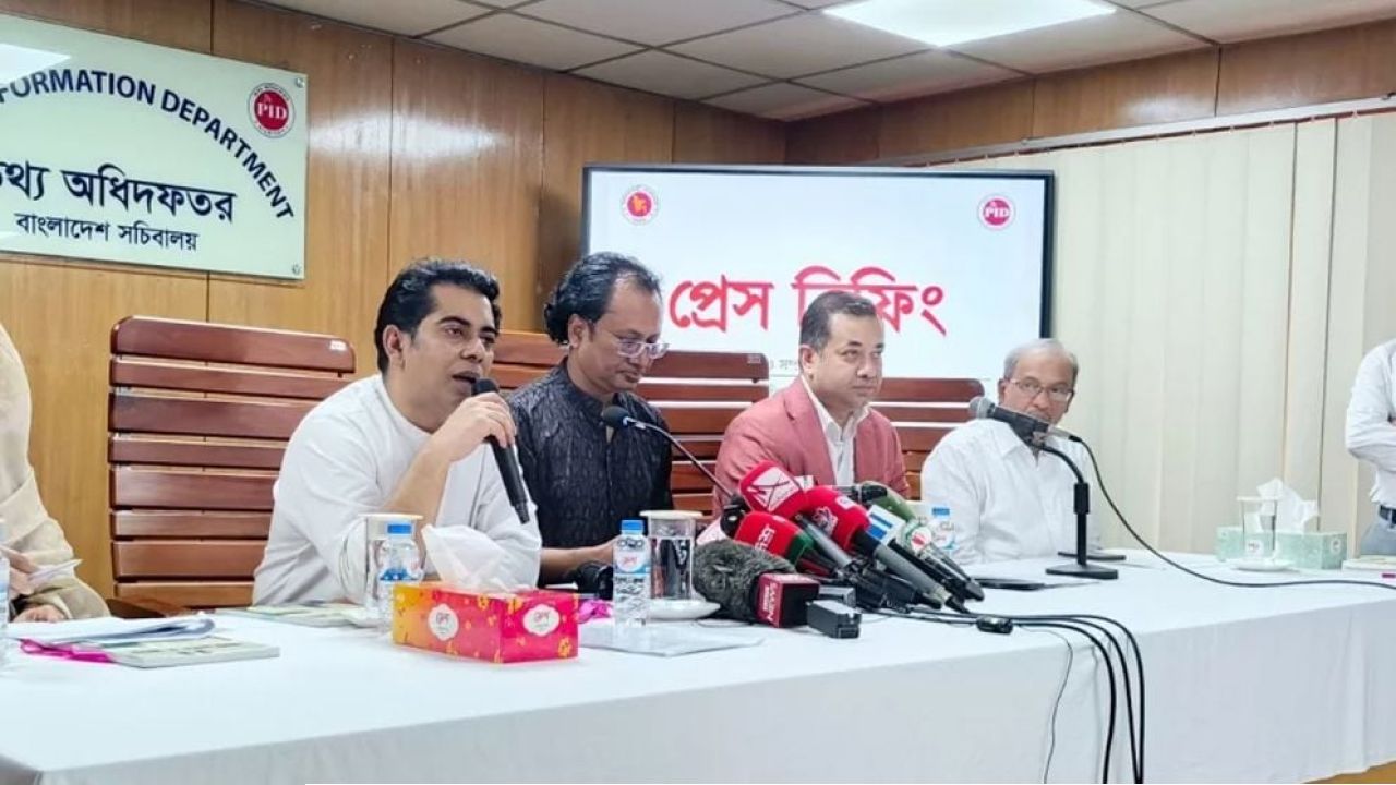 ‘আমি তথ্যমন্ত্রী, কারও আত্মীয় নই, শেখ হাসিনাকে নিয়ে প্রশ্নে পার্থের কড়া জবাব